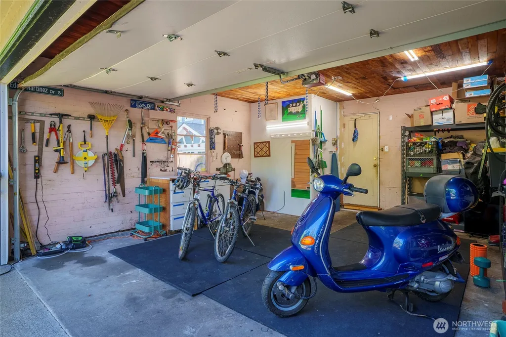 6626 57th Avenue NE Seattle WA 98115