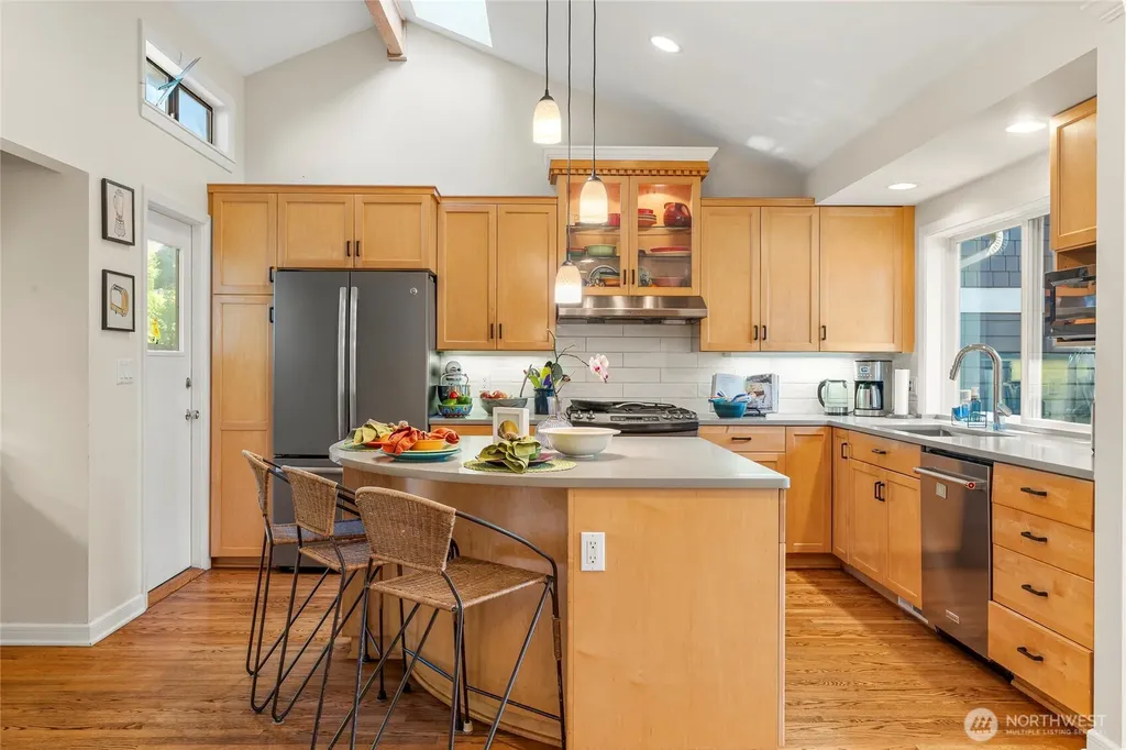 6626 57th Avenue NE Seattle WA 98115