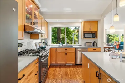 6626 57th Avenue NE Seattle WA 98115