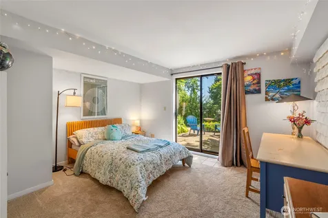 6626 57th Avenue NE Seattle WA 98115