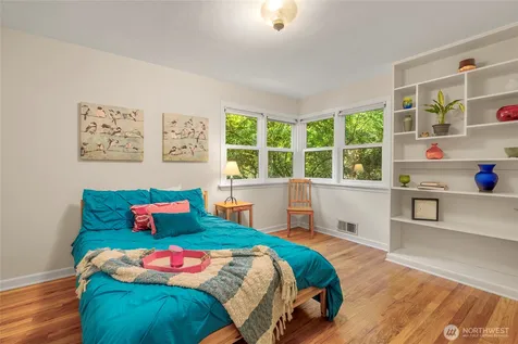 6626 57th Avenue NE Seattle WA 98115