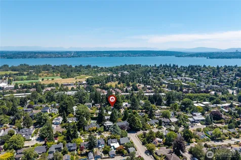 6626 57th Avenue NE Seattle WA 98115