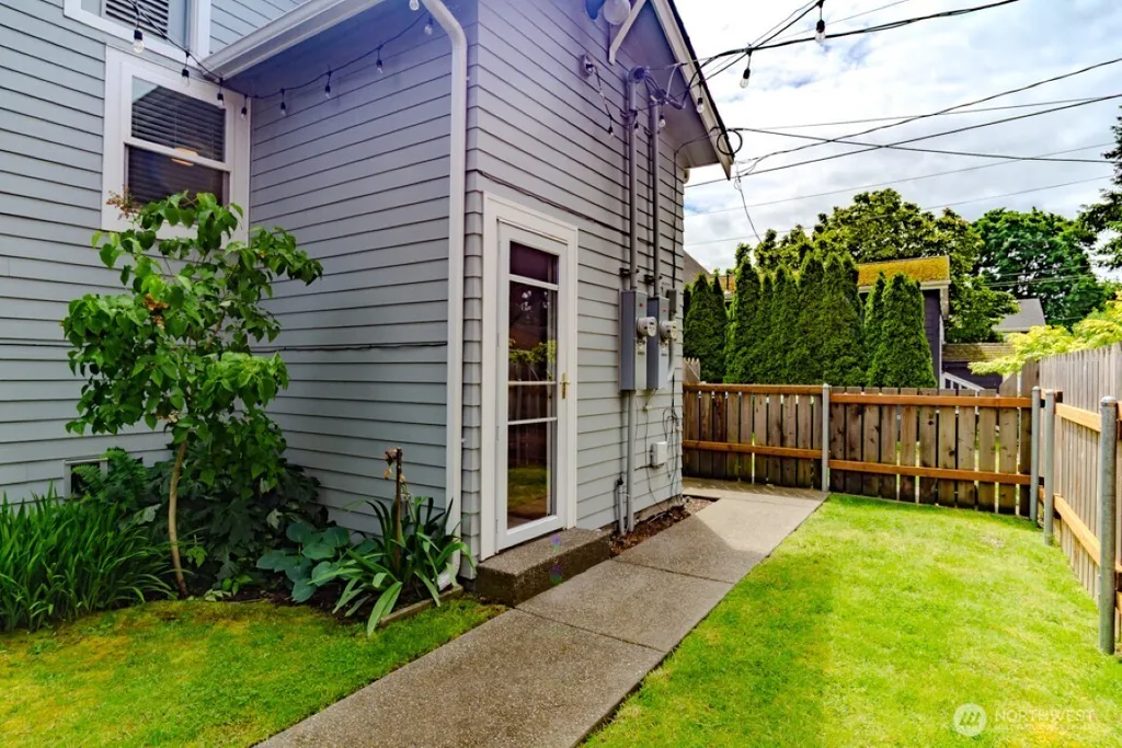 9017 5th Avenue NE Seattle WA 98115