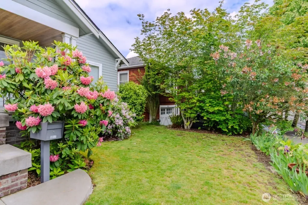 9017 5th Avenue NE Seattle WA 98115