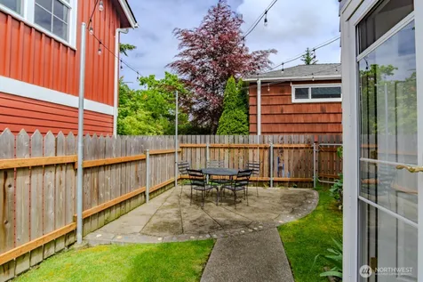 9017 5th Avenue NE Seattle WA 98115