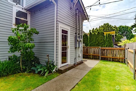 9017 5th Avenue NE Seattle WA 98115