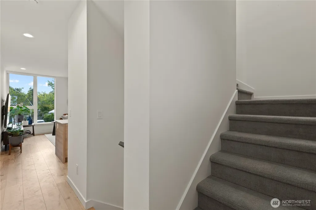 4218 Latona Avenue NE Seattle WA 98105
