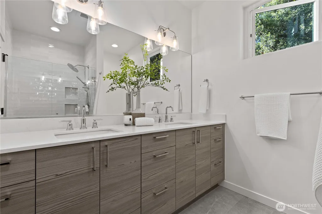 4218 Latona Avenue NE Seattle WA 98105