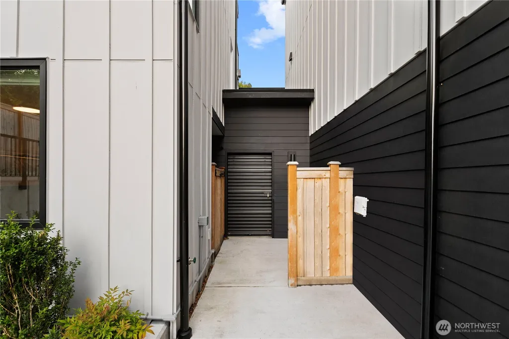 4218 Latona Avenue NE Seattle WA 98105