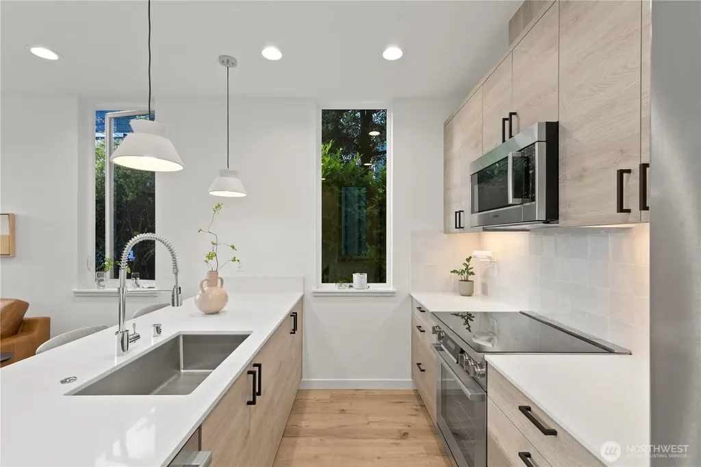 4218 Latona Avenue NE Seattle WA 98105