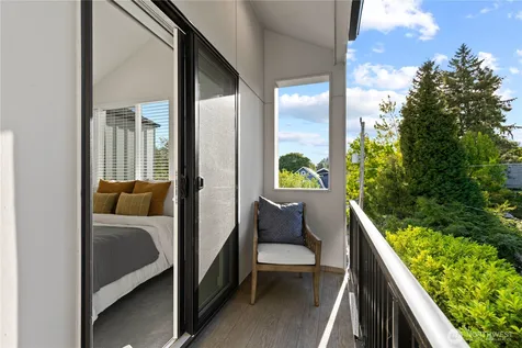 4218 Latona Avenue NE Seattle WA 98105