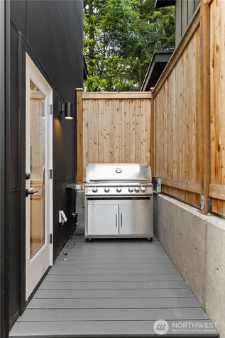 4218 Latona Avenue NE Seattle WA 98105