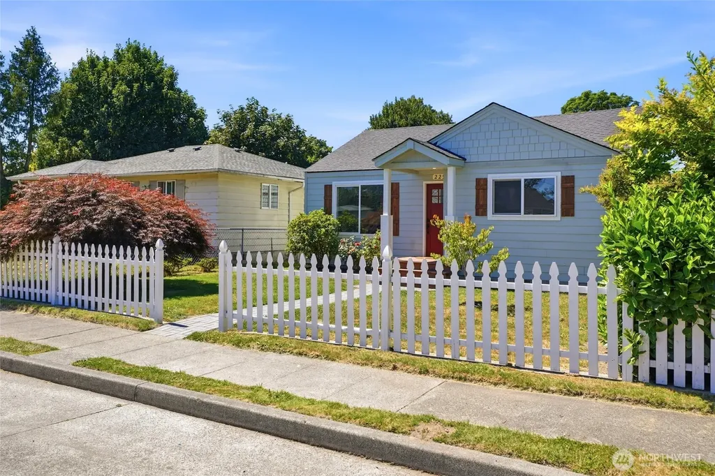 229 19th Avenue Longview WA 98632