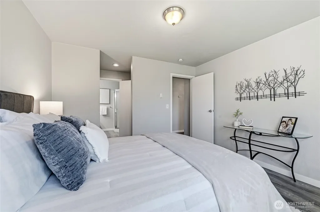 12543 NE 23rd Place Bellevue WA 98005