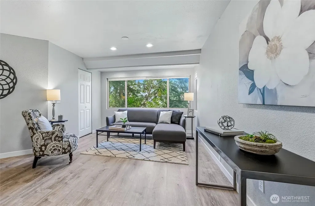 12543 NE 23rd Place Bellevue WA 98005
