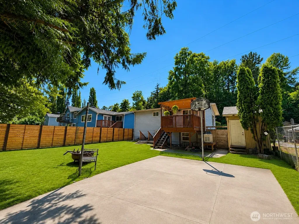 6950 24th Avenue SW Seattle WA 98106