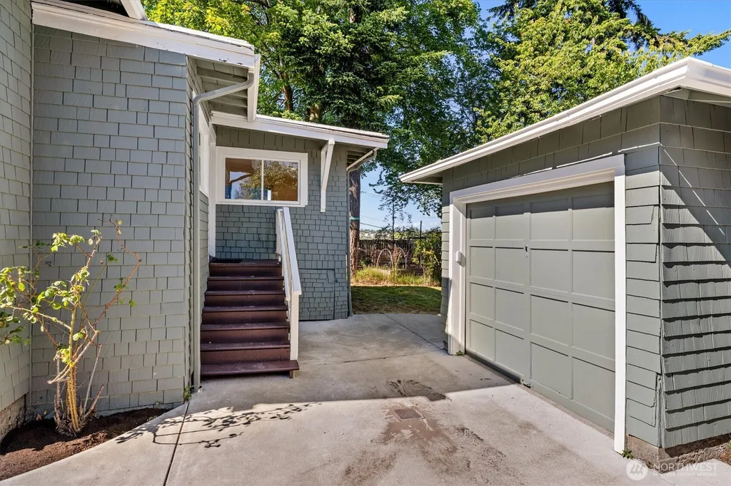4754 4th Avenue NE Seattle WA 98105