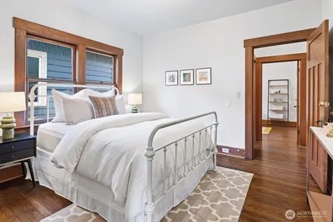 4754 4th Avenue NE Seattle WA 98105