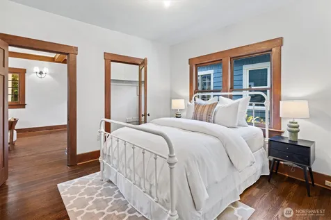 4754 4th Avenue NE Seattle WA 98105