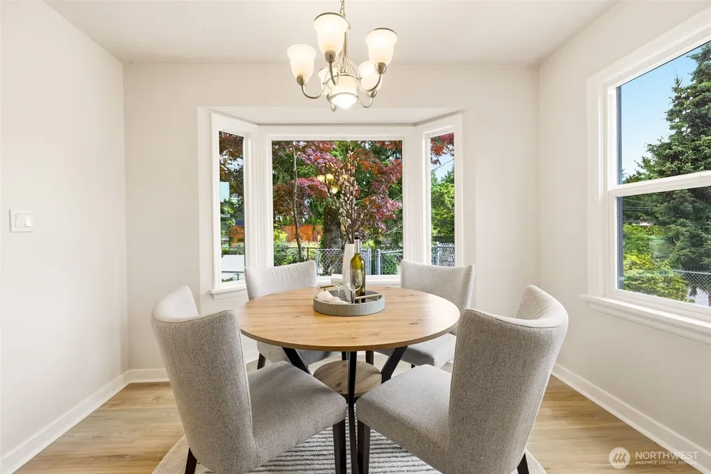 10713 15th Avenue NE Seattle WA 98125