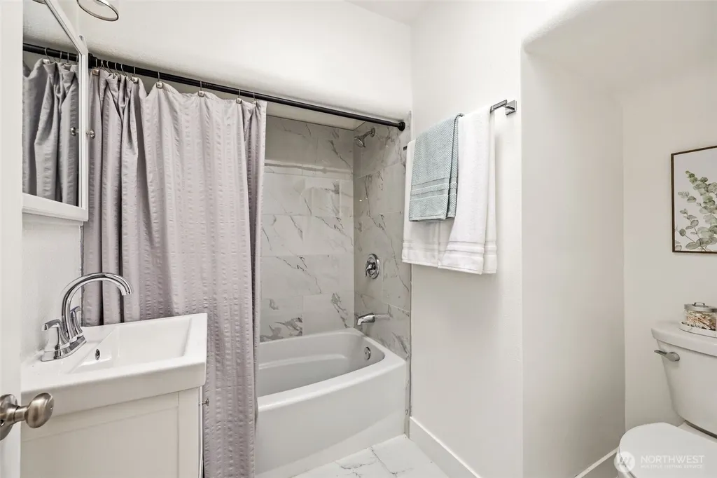 10713 15th Avenue NE Seattle WA 98125