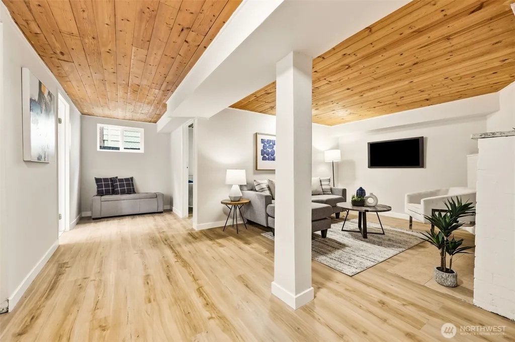 10713 15th Avenue NE Seattle WA 98125