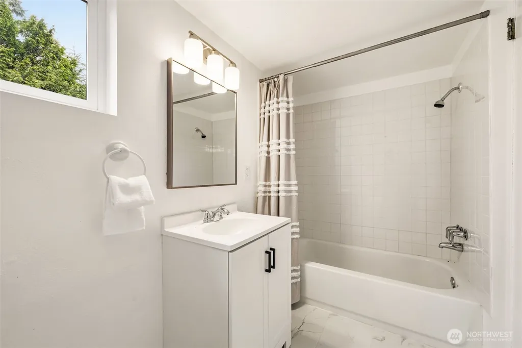 10713 15th Avenue NE Seattle WA 98125