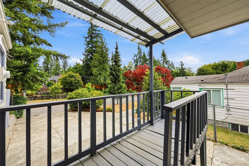 10713 15th Avenue NE Seattle WA 98125