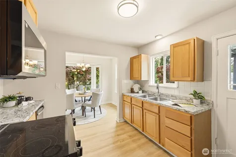 10713 15th Avenue NE Seattle WA 98125