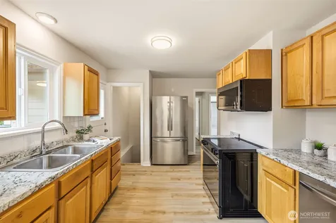 10713 15th Avenue NE Seattle WA 98125