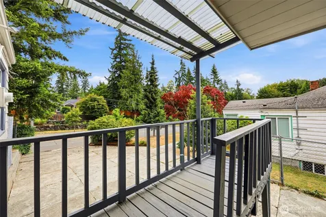 10713 15th Avenue NE Seattle WA 98125