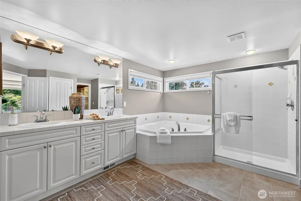 25817 NE 4th Place Sammamish WA 98074