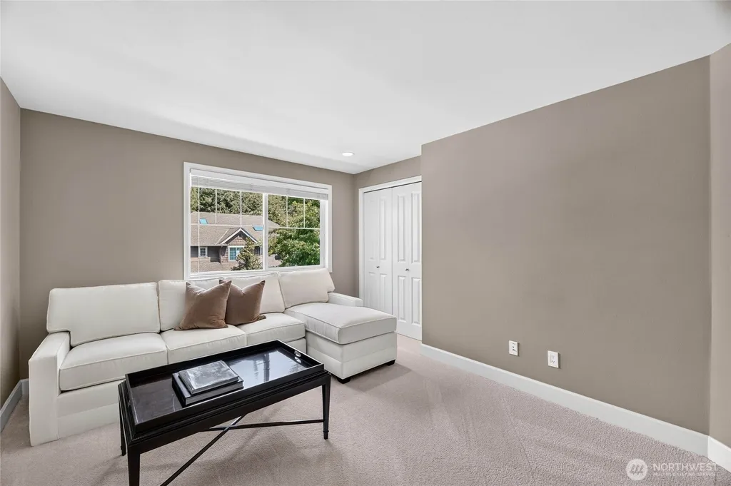 25817 NE 4th Place Sammamish WA 98074