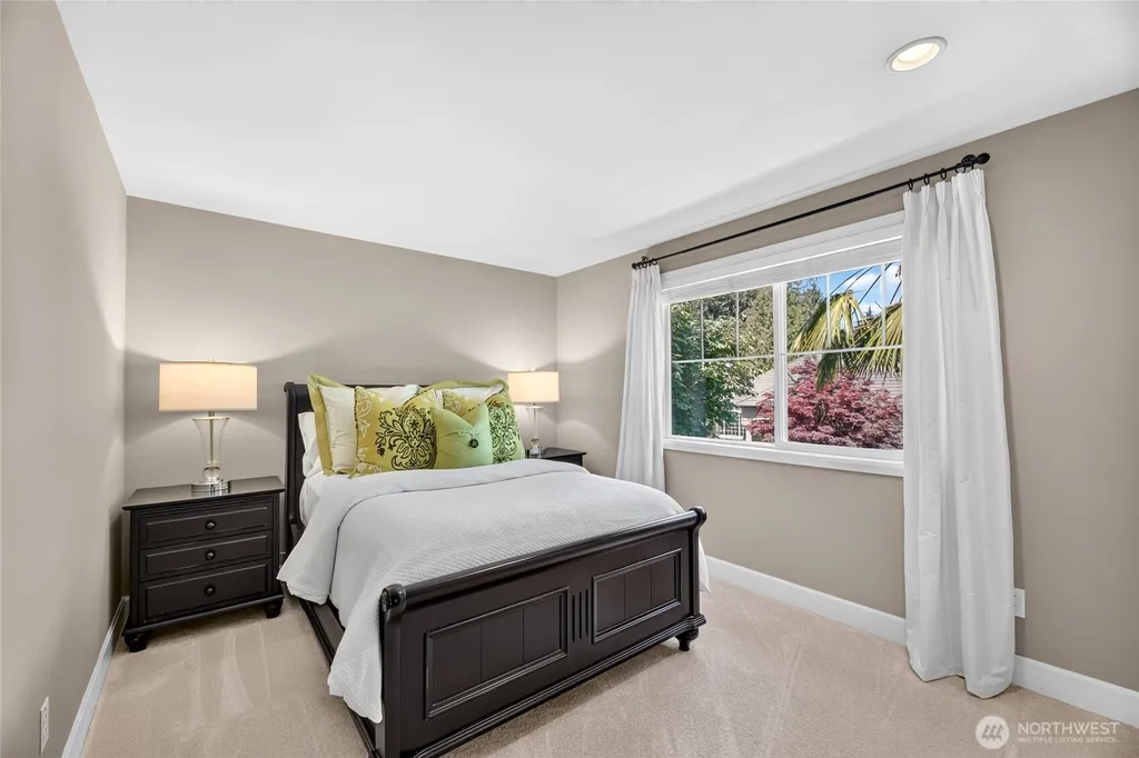 25817 NE 4th Place Sammamish WA 98074