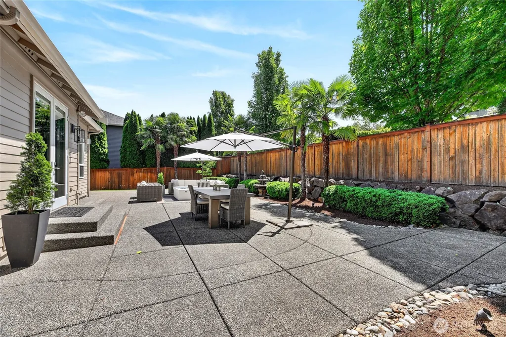 25817 NE 4th Place Sammamish WA 98074