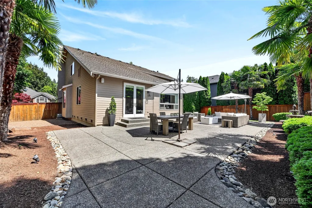 25817 NE 4th Place Sammamish WA 98074