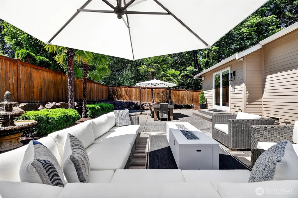 25817 NE 4th Place Sammamish WA 98074