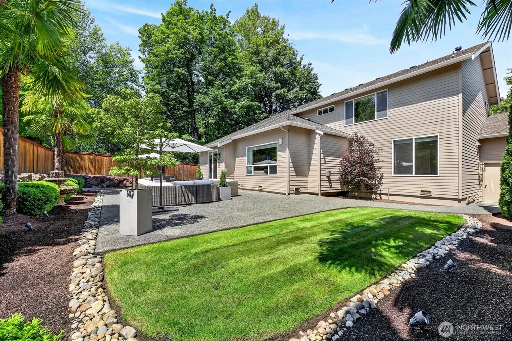 25817 NE 4th Place Sammamish WA 98074