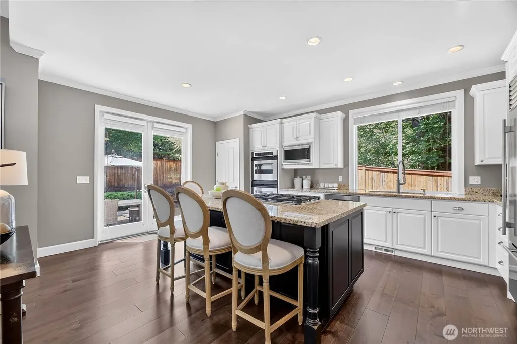 25817 NE 4th Place Sammamish WA 98074