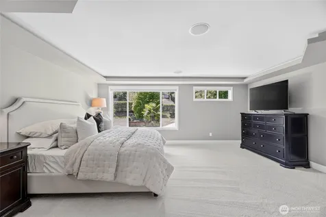 25817 NE 4th Place Sammamish WA 98074