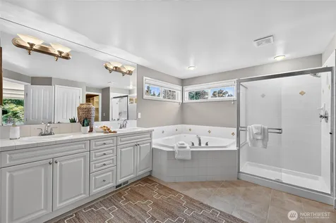 25817 NE 4th Place Sammamish WA 98074