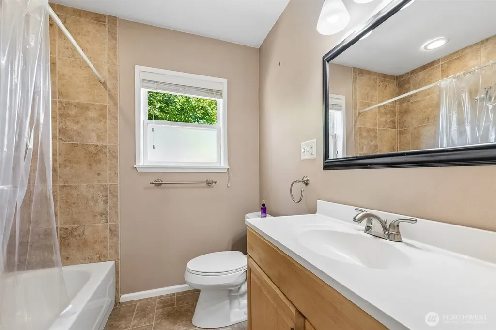 10235 33rd Avenue SW Seattle WA 98146