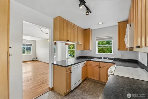 10235 33rd Avenue SW Seattle WA 98146