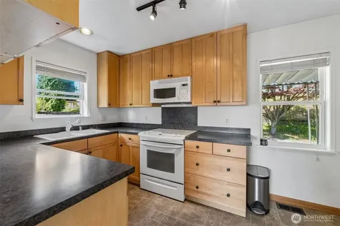 10235 33rd Avenue SW Seattle WA 98146