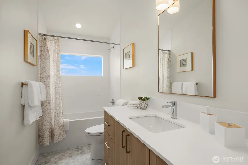 3446 13th Avenue W Seattle WA 98119