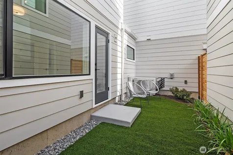 3446 13th Avenue W Seattle WA 98119