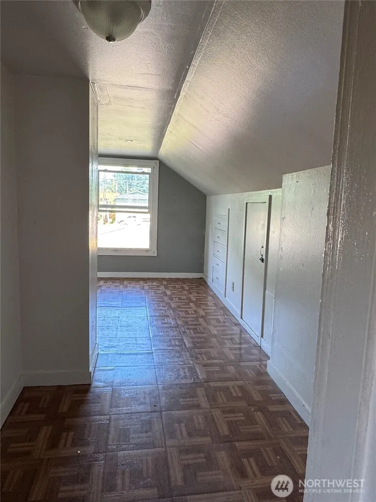 4727 Ocean Beach Highway Longview WA 98632