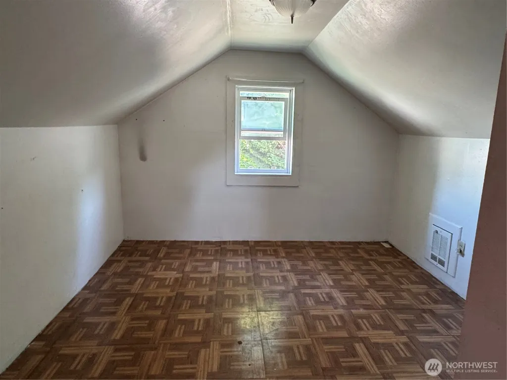 4727 Ocean Beach Highway Longview WA 98632
