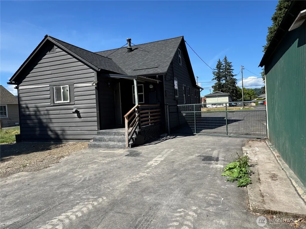4727 Ocean Beach Highway Longview WA 98632