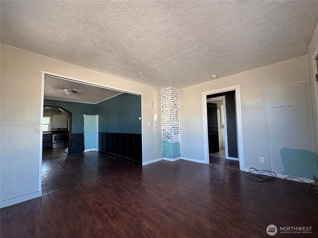4727 Ocean Beach Highway Longview WA 98632